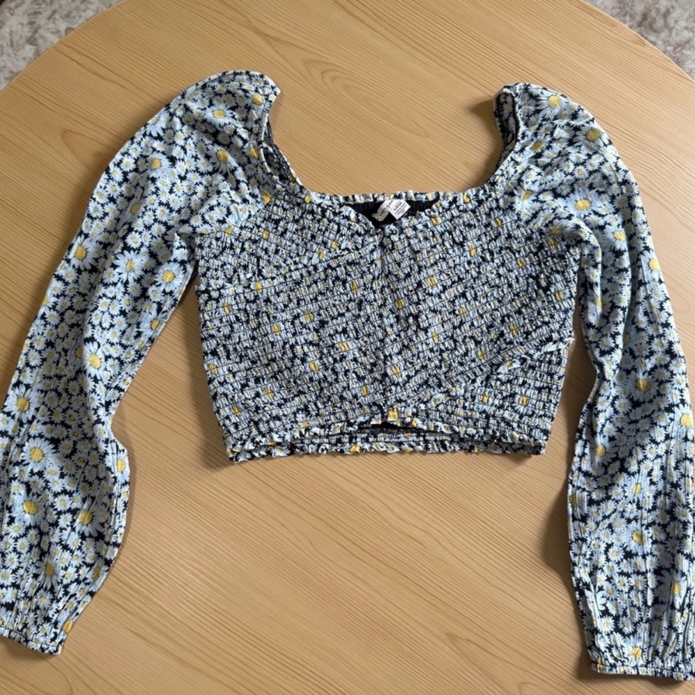 American Eagle Floral Smocked
Cropped Blouse Long Sleeve Size Small
NWT - Picture 3 of 7